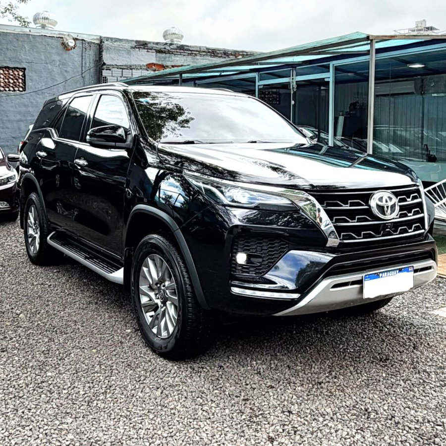 TOYOTA FORTUNER SRV AUTOMÁTICO 4x4 AÑO 2022, MOTOR 2.8 TURBO DIESEL - foto 3