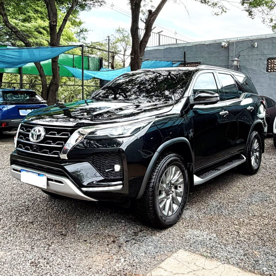TOYOTA FORTUNER SRV AUTOMÁTICO 4x4 AÑO 2022, MOTOR 2.8 TURBO DIESEL - foto 4